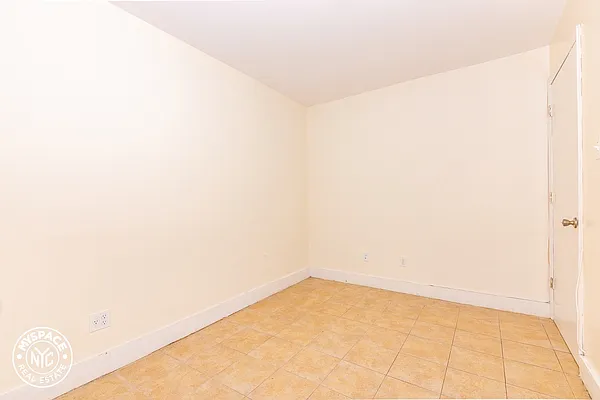 Rented by MySpaceNYC | media 7