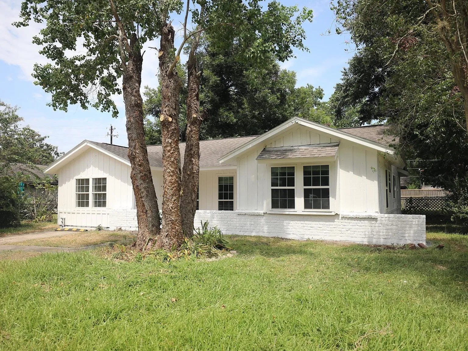 4 bed, 2.5 bath, 1414 sqft, $1,825 — Photo 2