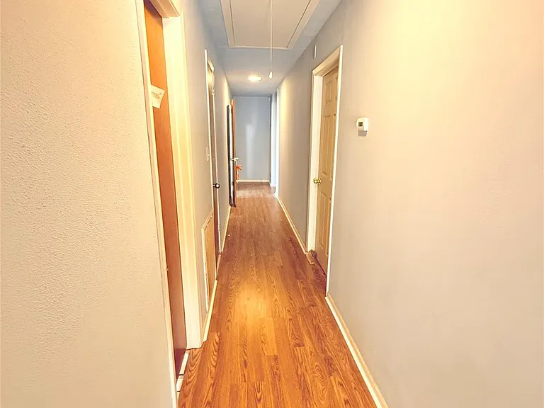 315 E Florida Ave — Photo 8