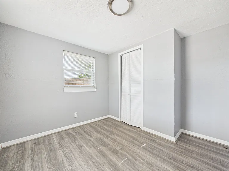 605 S Disston Ave #1/2 — Photo 12