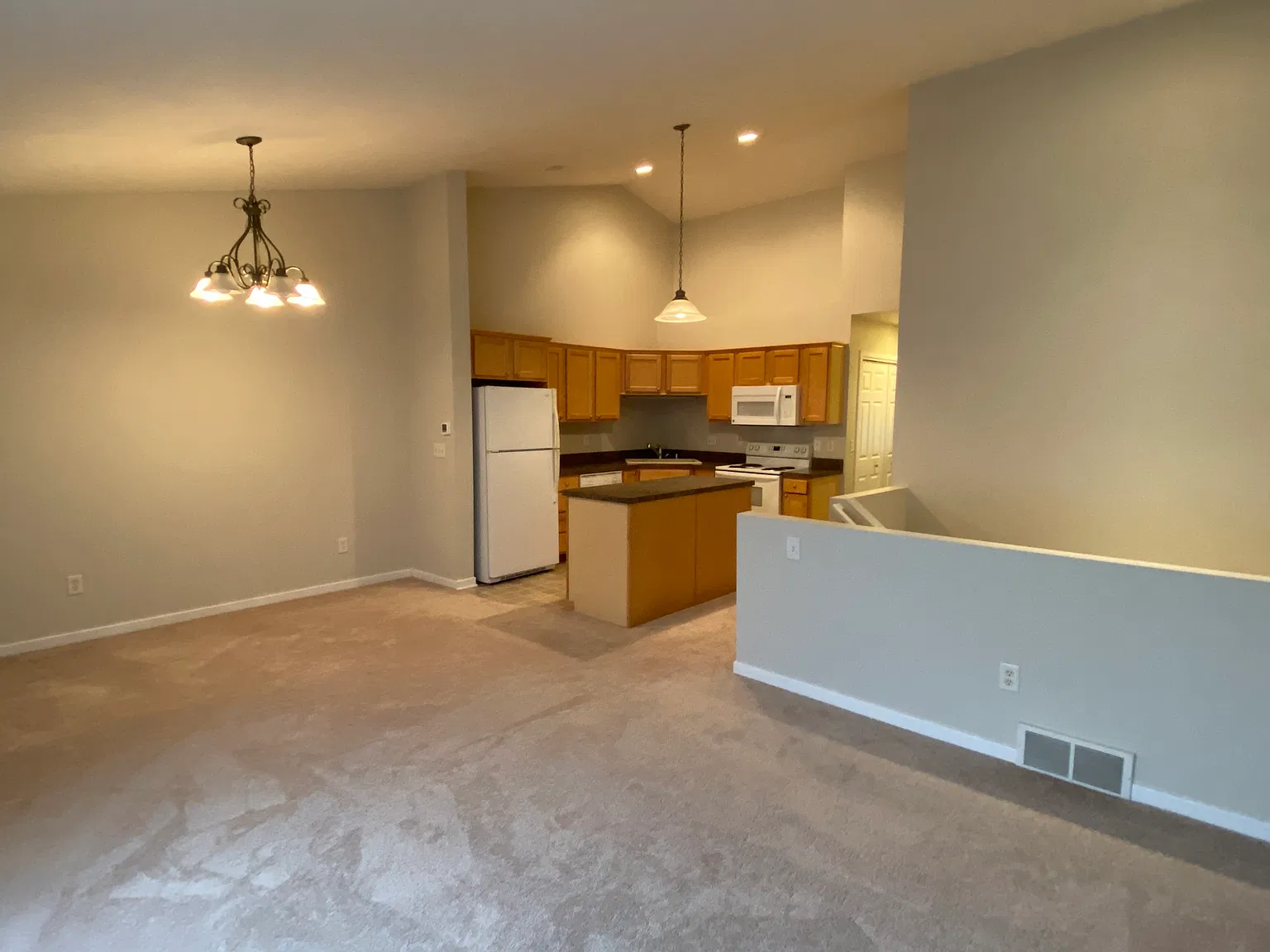 Beautiful 2 Bedroom Condo At Quarterline Crossing — Photo 4