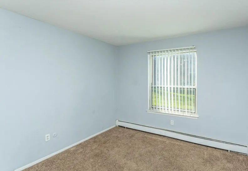 Kings Pointe Apartments - Warren, MI — Photo 4