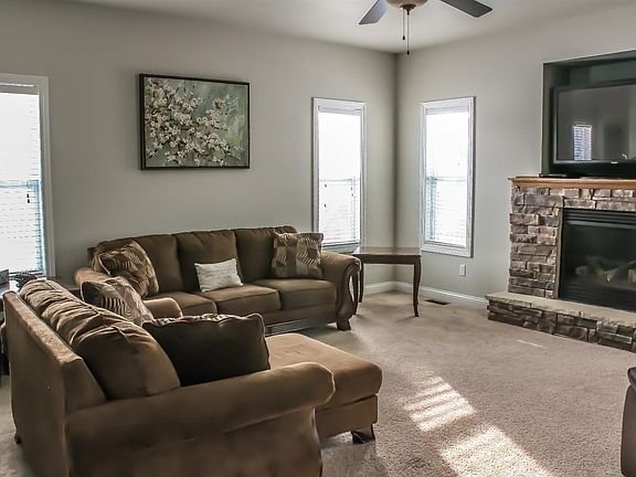 3rd image of 872 London Ln