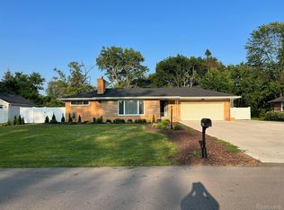 20906 Stahelin Rd, Southfield, MI 48075