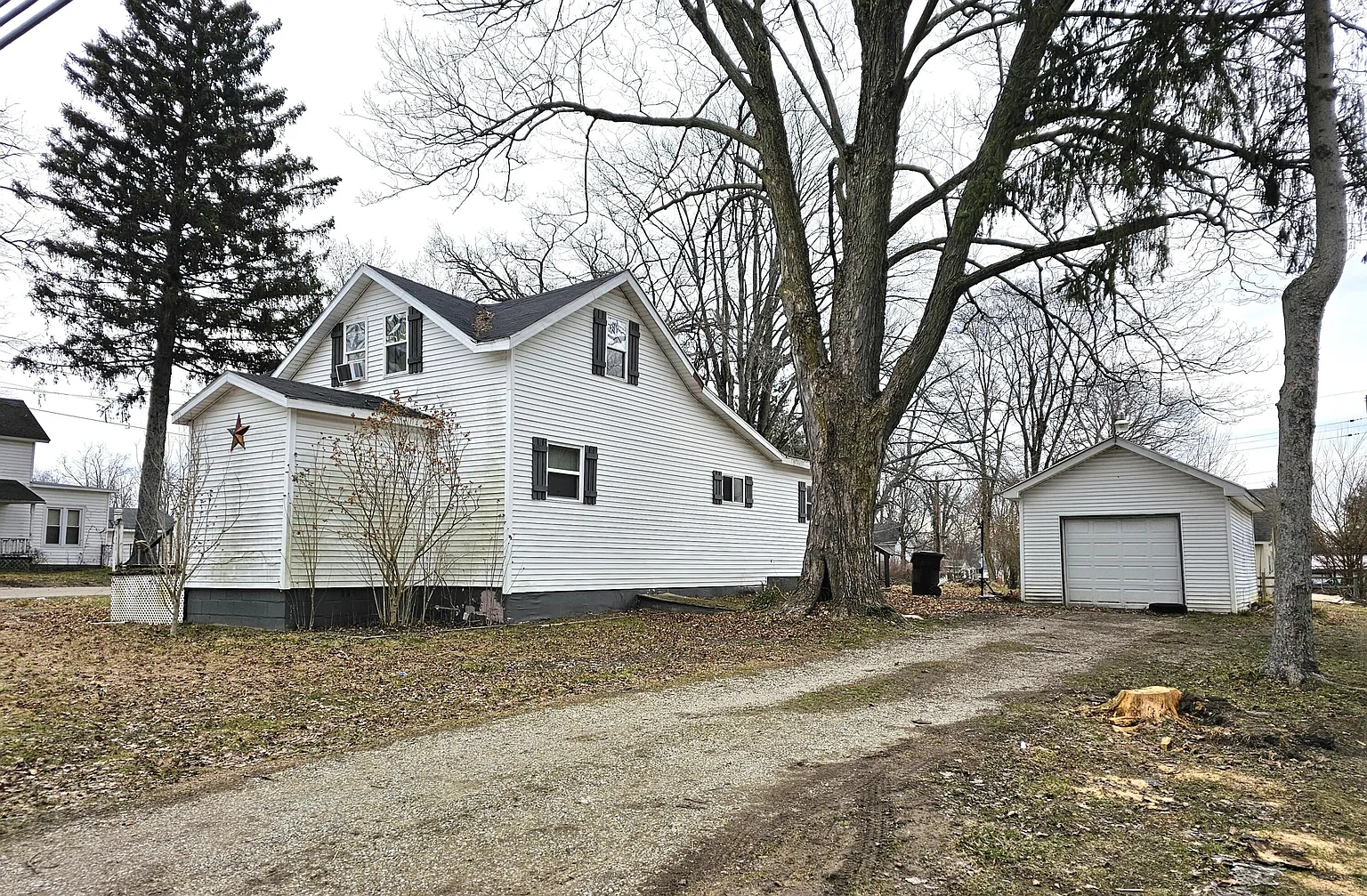 119 Alexander St photo 1
