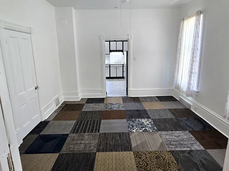 435 Center Ave — Photo 1