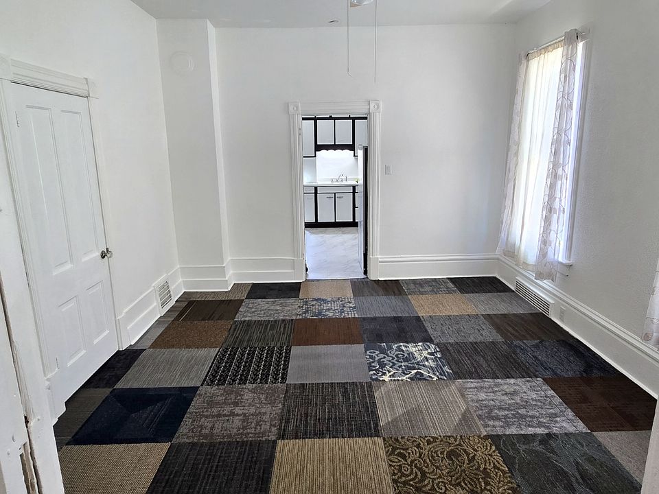 1st image of 435 Center Ave