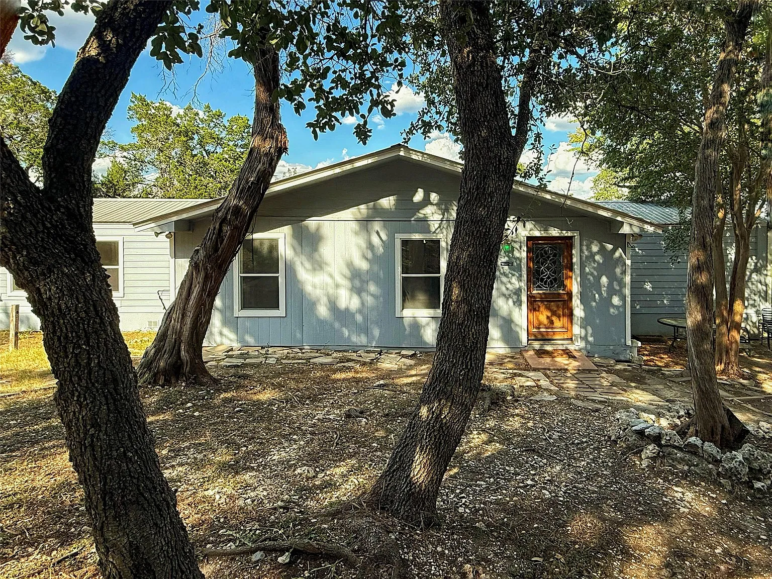 2 bed, 1.0 bath, 1008 sqft, $1,400 — Photo 2