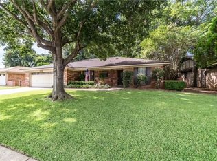 1712 Schumac Ln, Bedford, TX 76022
