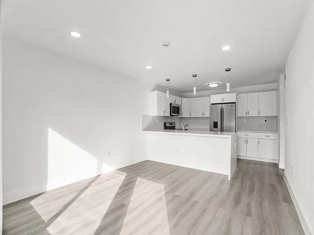 20731 NW 41st Avenue Rd — Photo 2