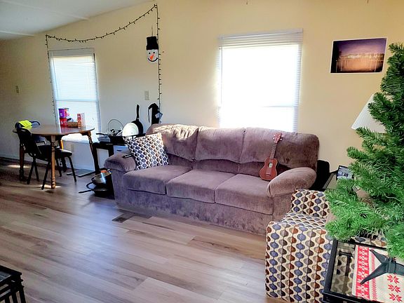 2nd image of 714 E College St #20