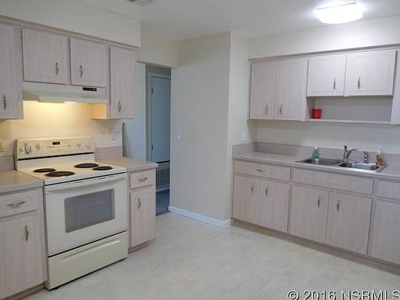 4th image of 902 Midway St