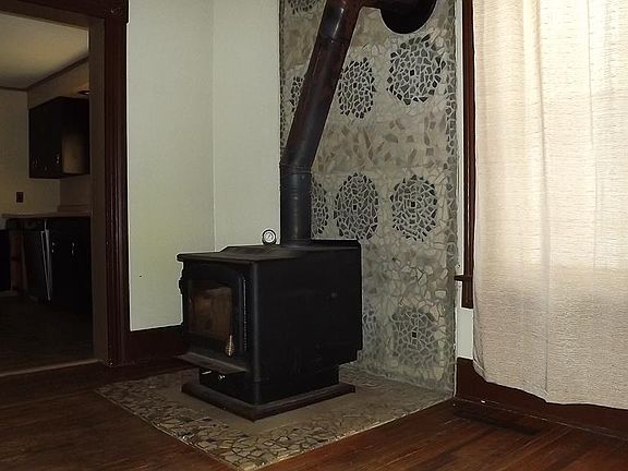4th image of 207 N Forest St