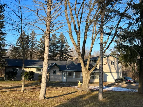 10223 E Kendaville Rd, Vestaburg, MI 48891