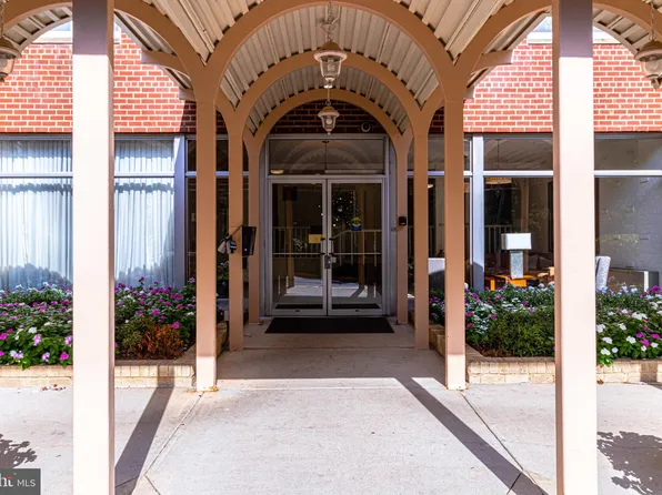 200 N Maple Ave APT 500, Falls Church, VA 22046