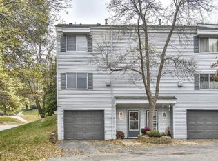 2370 Londin Ln E, Maplewood, MN 55119