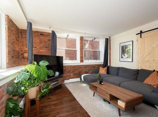 233 Abbott St, Vancouver, BC V6B2K7