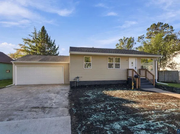 105 E 3rd St, Dell Rapids, SD 57022