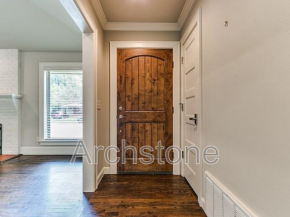 4th image of 9631 Stratford Dr