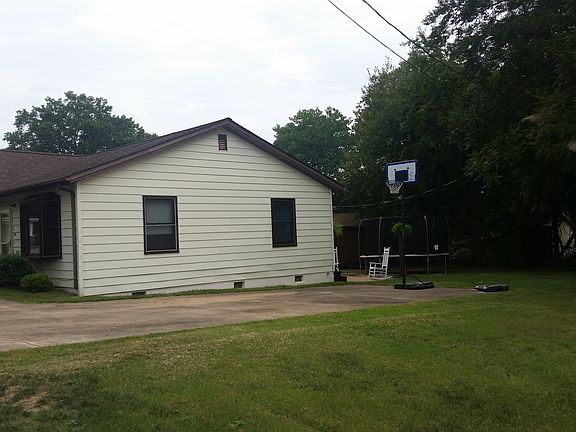 4th image of 801 Uhles St