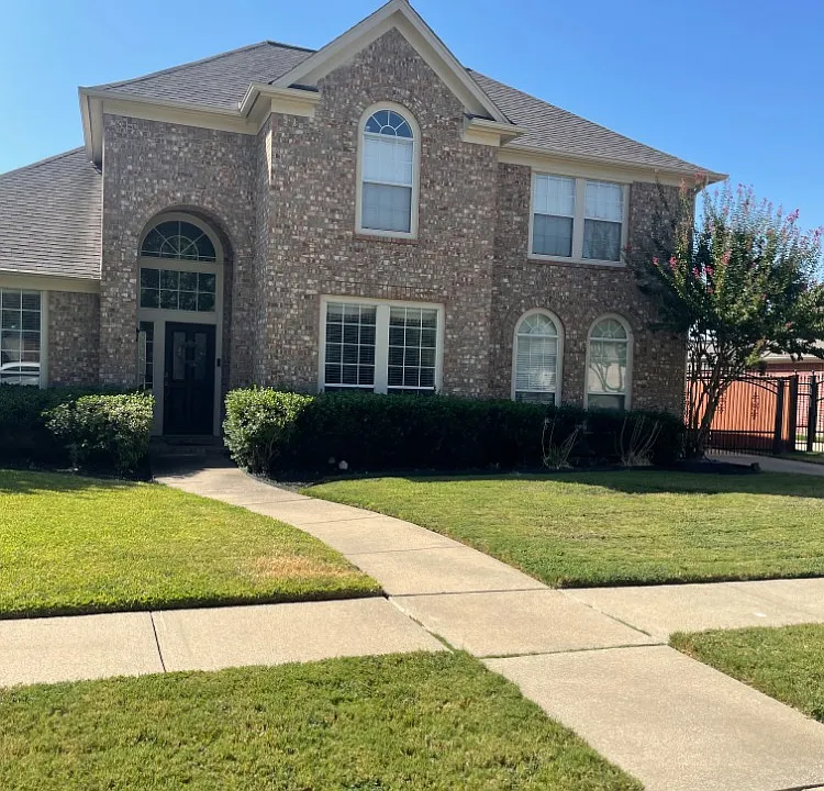 922 Creekbend Dr