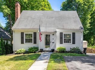 34 Willow St, Reading, MA 01867