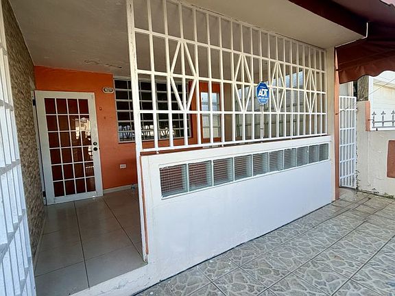 2nd image of Calle 125 Bt #25