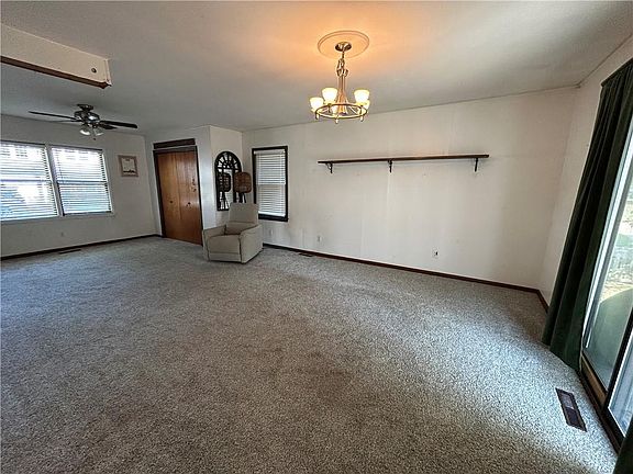 5th image of 621 Charlotte St