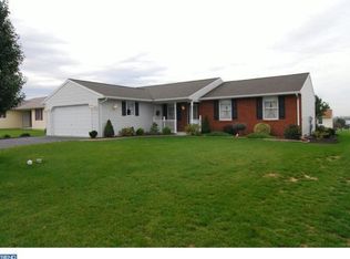 27 Central Dr, Newmanstown, PA 17073