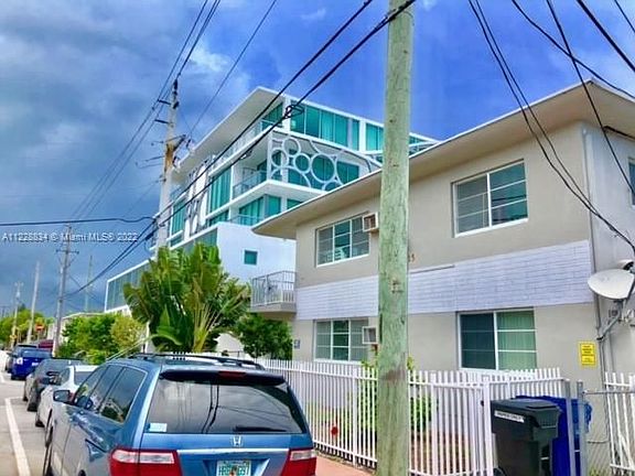 3rd image of 8415 Crespi Blvd APT 2