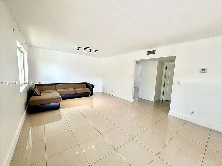 1540 SW 5th Pl #4 — Photo 17