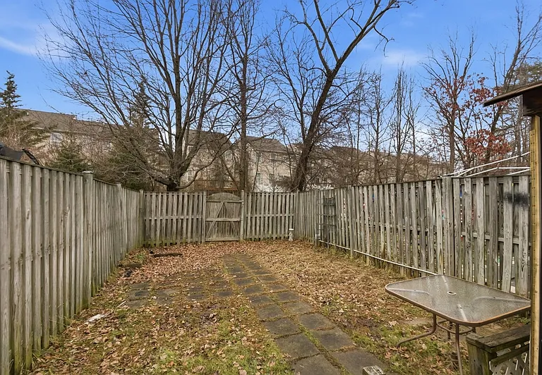 72 Chelmsford Ct — Photo 16