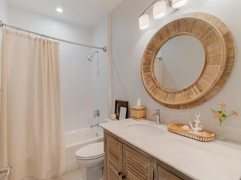 918 Saint George Blvd — Photo 27