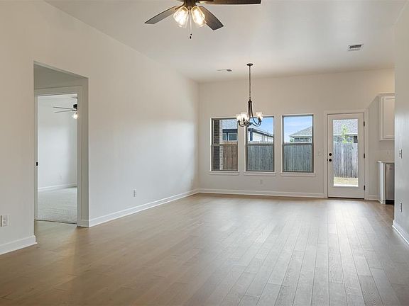 5th image of 312 Pergola St