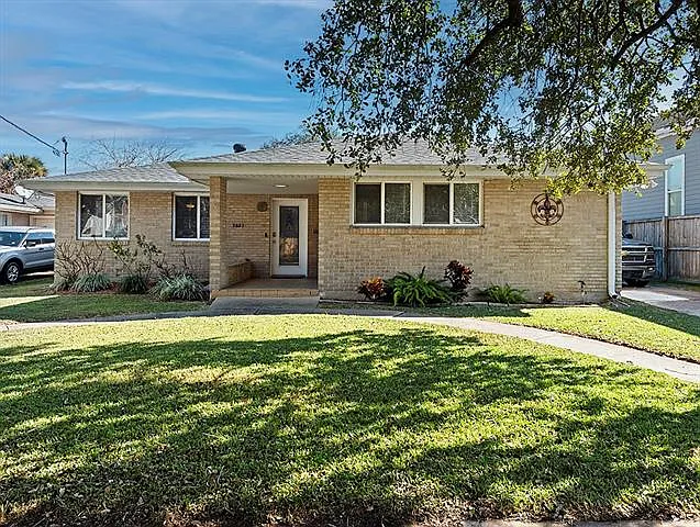 5601 Chamberlain Dr — Photo 1