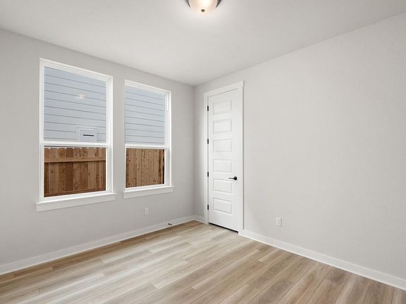 5th image of 10704 Worth Ln