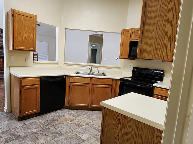 2204 Turf Club Dr — Photo 6