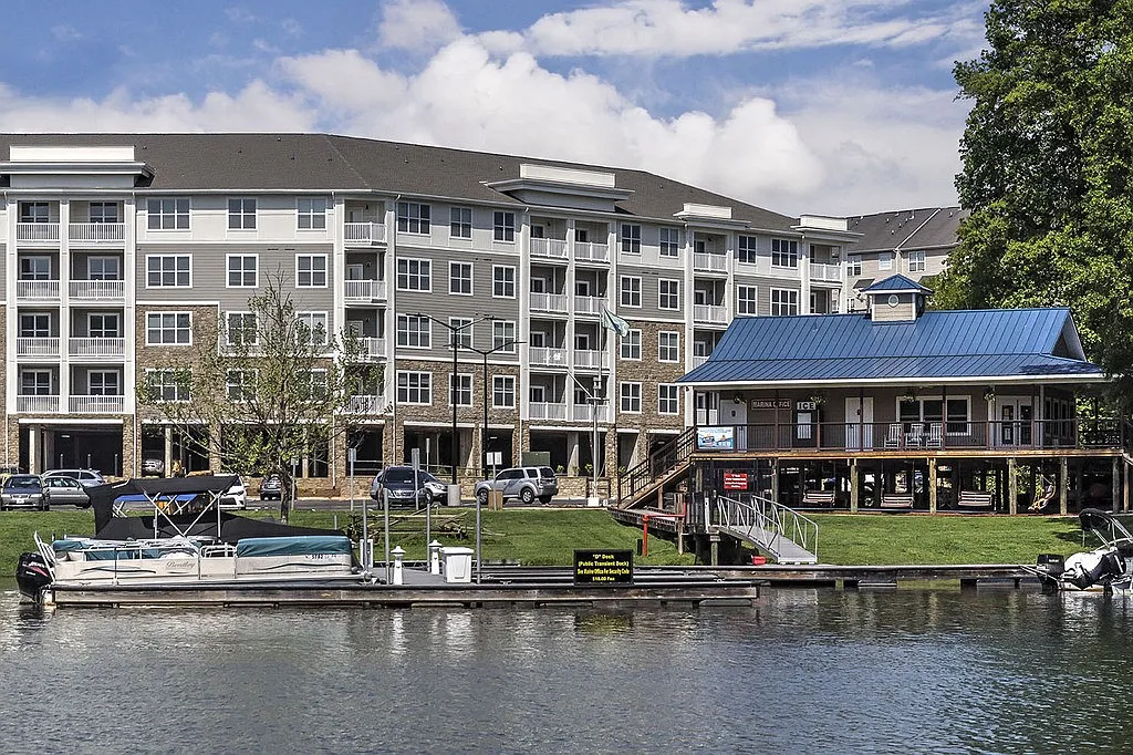 Residence at Tailrace Marina — Photo 3