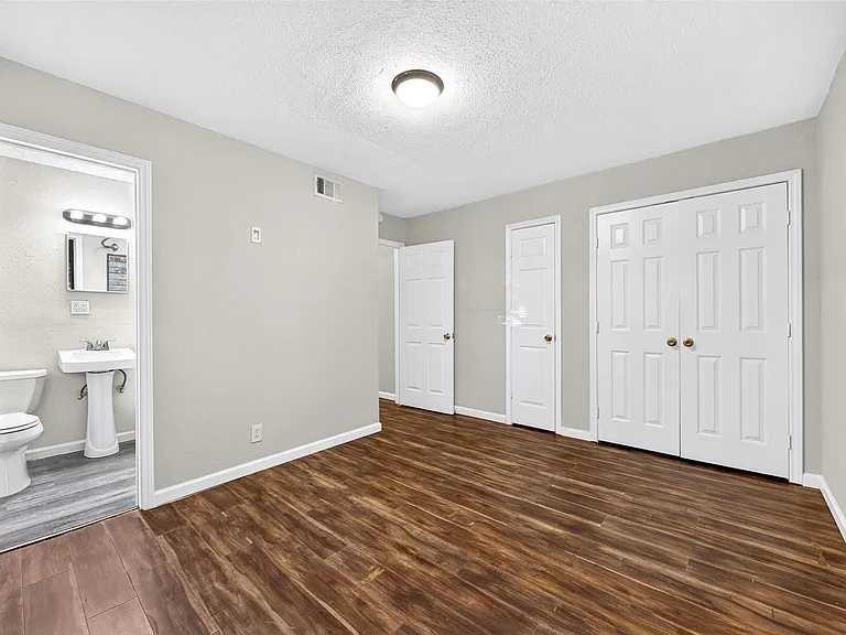 530 Globe St — Photo 23