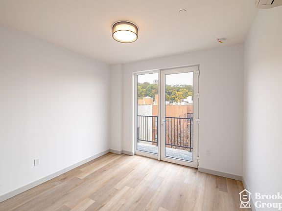 4th image of 26 Sherman Ave APT 7E