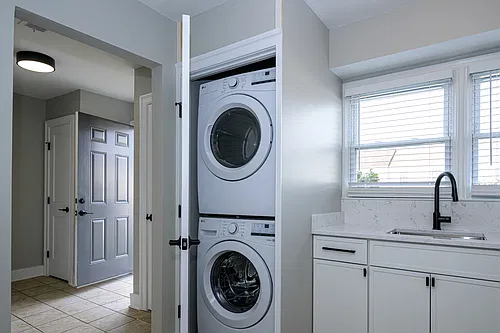 Exceptional Townhouse - City Of Manassas Schools At Manassas , Va — Photo 2