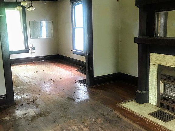 5th image of 2571 Findley Ave