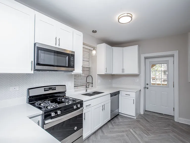 2648 W Lunt Ave #3 — Photo 8