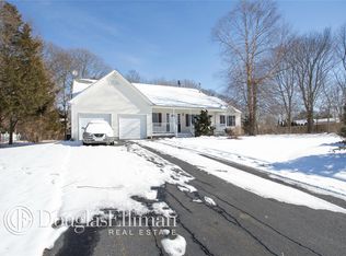 20 Jerome Cir, Riverhead, NY 11901