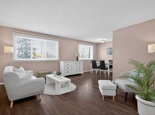 10304 W Braeside Dr SW, Calgary, AB T2W1B4