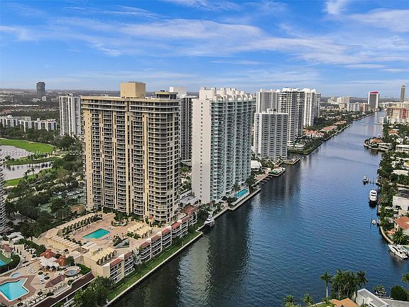 4th image of 20191 E Country Club Dr APT 507