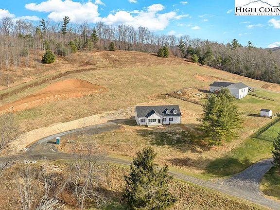 2nd image of 308 Fieldstone Way