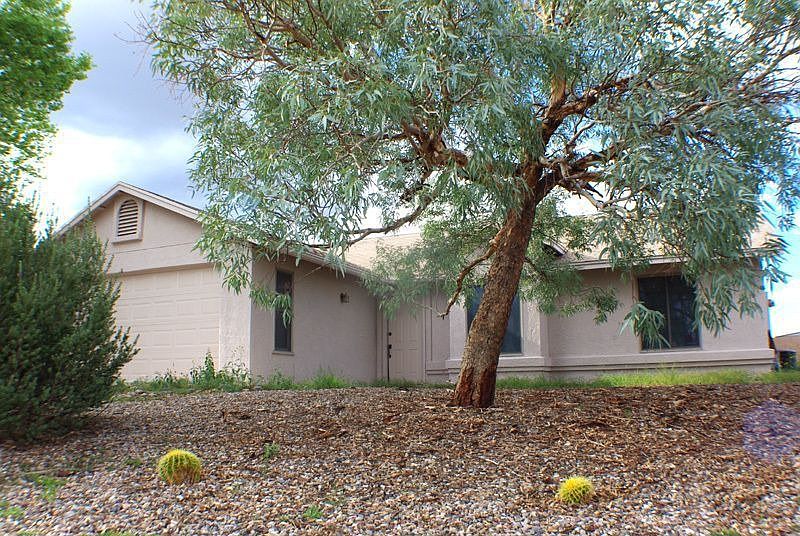 1st image of 2465 Raven Dr