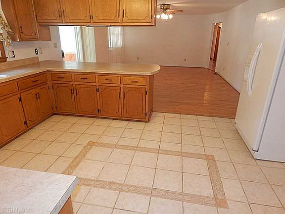 5th image of 106 Bradley Dr