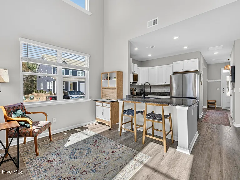 3647 Roseblossom Dr — Photo 9
